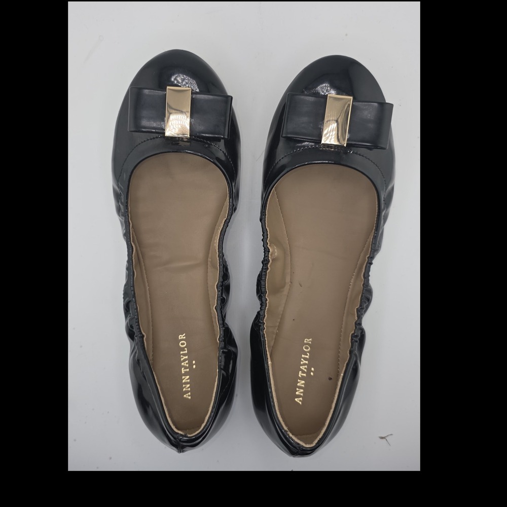 Ann Taylor Black Patent Ballet Flats Gold Bow Accent Women's Size 10M